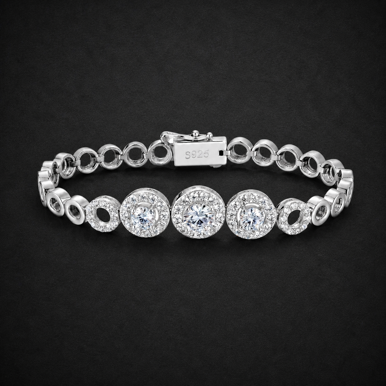 Moissanite Openwork Circle Bracelet