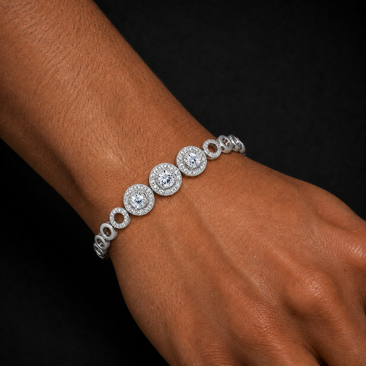 Moissanite Openwork Circle Bracelet